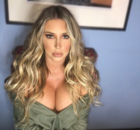 Samantha Saint