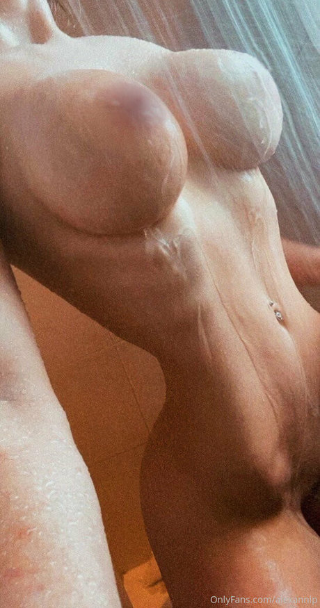 Alex Ann Lavigne Pelletier