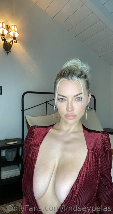 Lindsey Pelas