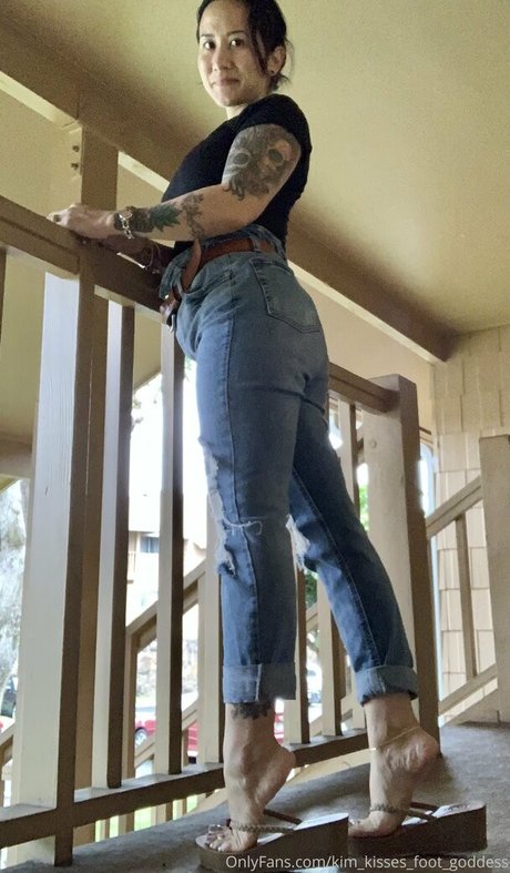 Kimkissesfootgoddess