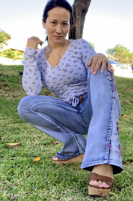 Kimkissesfootgoddess