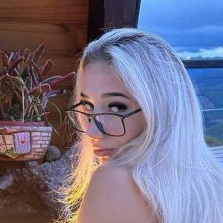 Isadora Vale Dezoitou