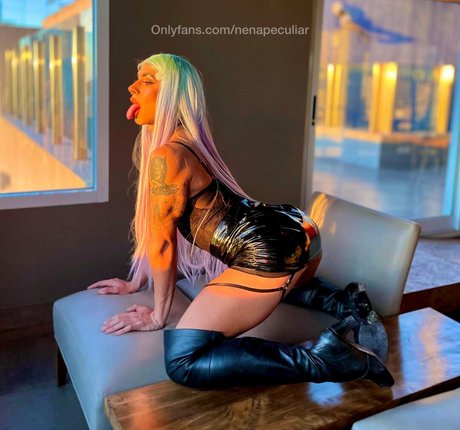 Nena Peculiar