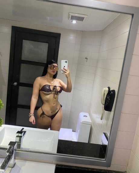 Colombiana Bombshell Mel