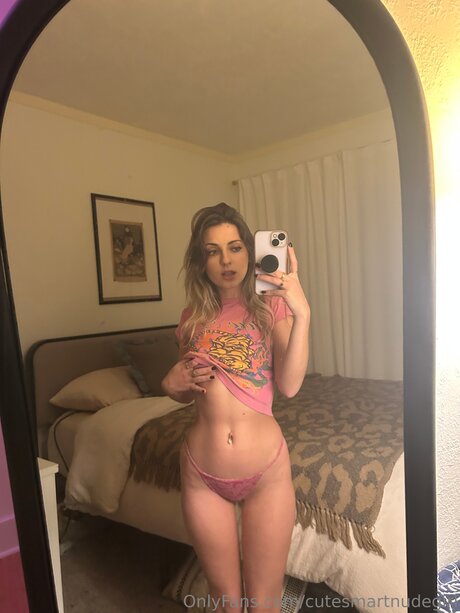 Cutesmartnudegirl
