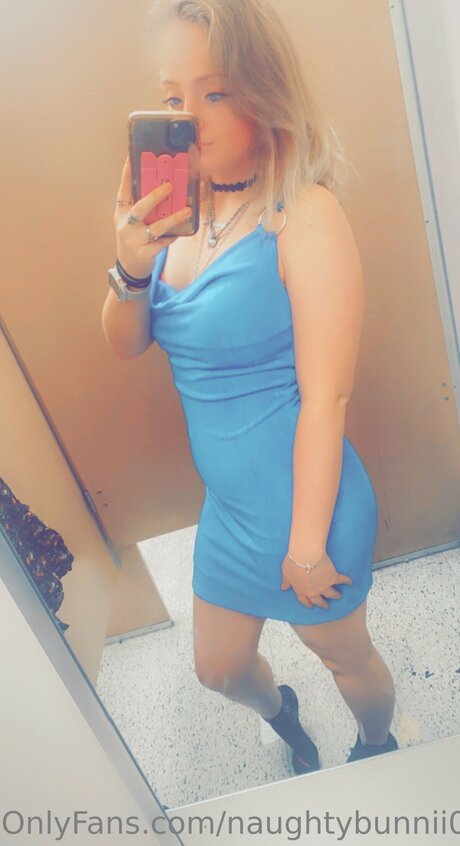 Naughtybunnii0 0