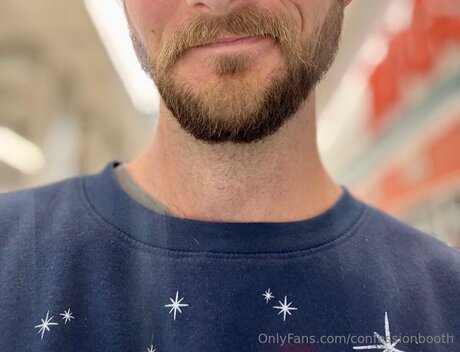 Nacktes geleaktes OnlyFans-Foto von Confessionbooth