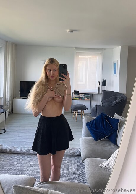 Nacktes geleaktes OnlyFans-Foto von Petiterose19