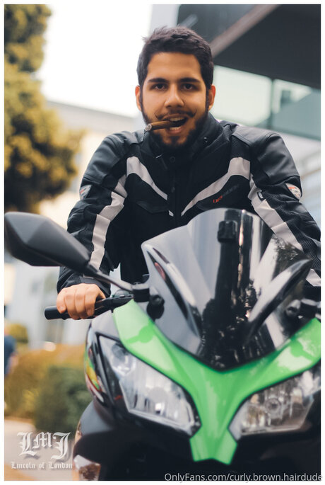 Curly Brown Hairdude