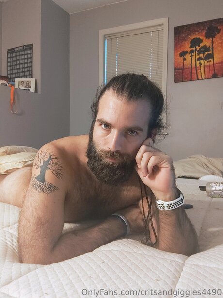 Critsandgiggles4490