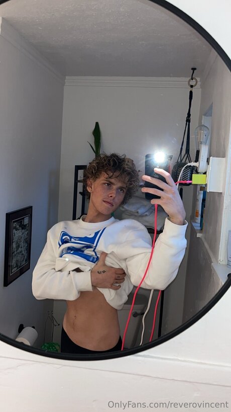 Nacktes geleaktes OnlyFans-Foto von Reverovincent