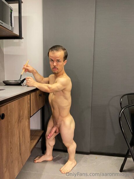 Aaronmidget