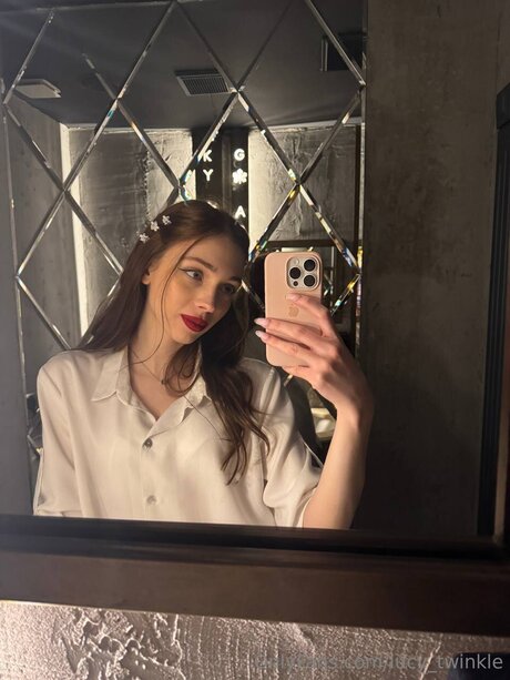 Nacktes geleaktes OnlyFans-Foto von Lucy Twinkle