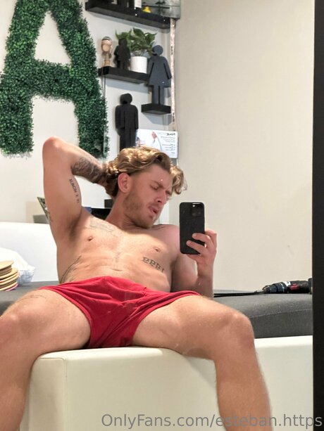 Nacktes geleaktes OnlyFans-Foto von Esteban Https