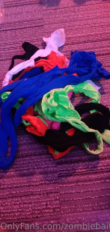 Nacktes geleaktes OnlyFans-Foto von Zombiebait24