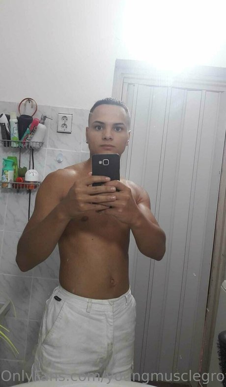 Youngmusclegrowingboy