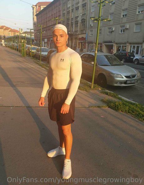 Youngmusclegrowingboy