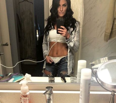Sonya Deville