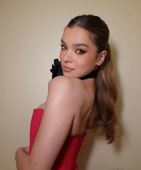 Hailee Steinfeld