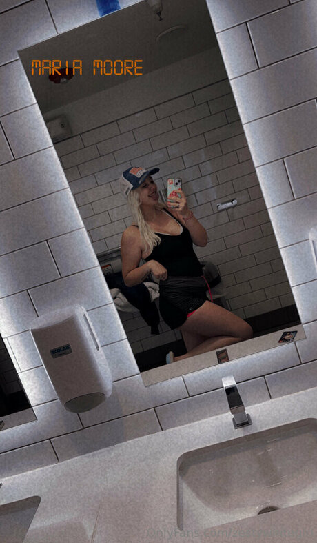 Zestywhitegirlmaria Moore