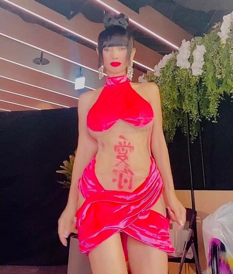 Bai Ling