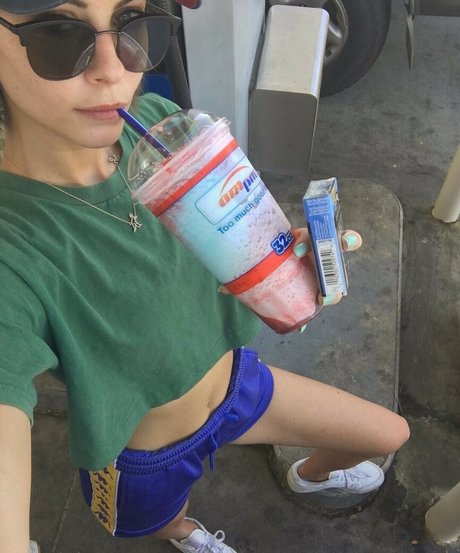Willa Holland