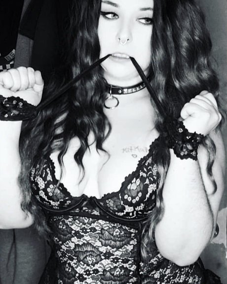 Nacktes geleaktes OnlyFans-Foto von Living Viva Lexi