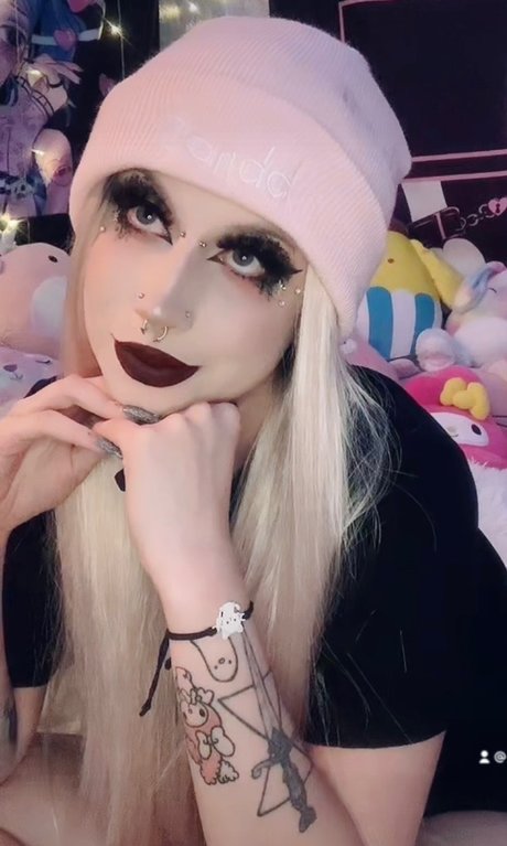 Nacktes geleaktes OnlyFans-Foto von Asteria Moon Alternative Model