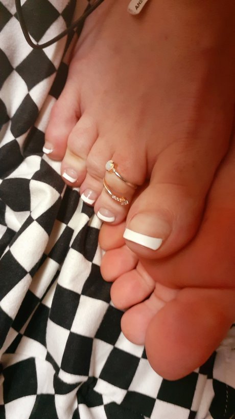 Atlantasnowsbeautfulfeetxxx