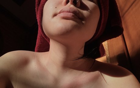 Nacktes geleaktes OnlyFans-Foto von Orphanofthevalley420