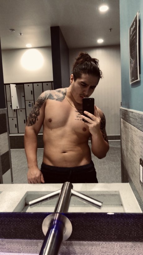 Nacktes geleaktes OnlyFans-Foto von Papas