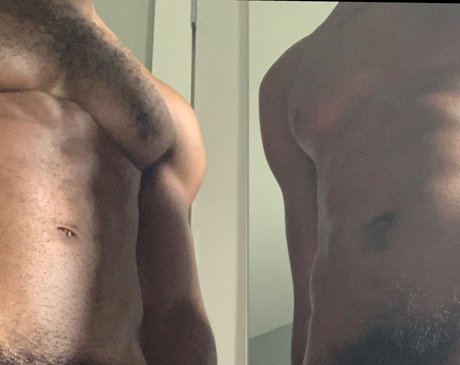 Nacktes geleaktes OnlyFans-Foto von Pinky And Juice