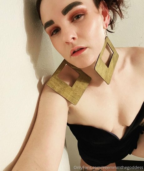 Eeemmmthegoddess