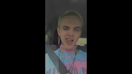 Nacktes geleaktes OnlyFans-Foto von Your Queen Addi