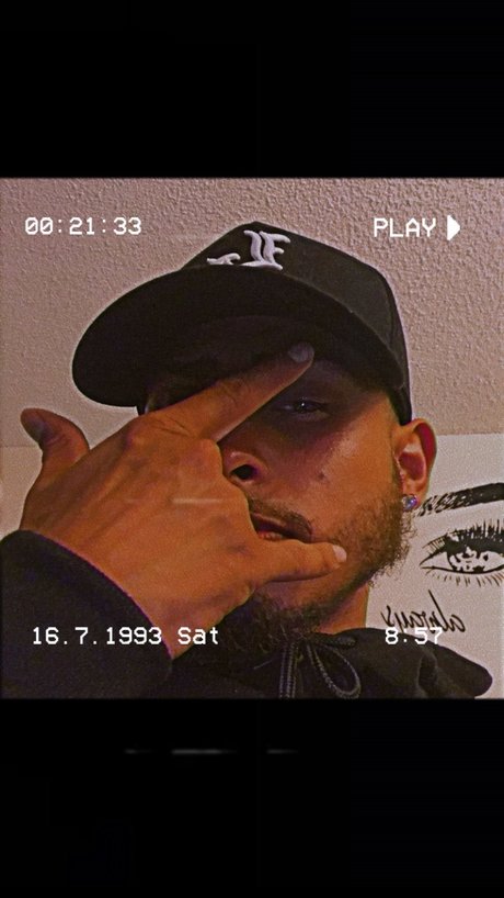 Nacktes geleaktes OnlyFans-Foto von Raymond Hernandez