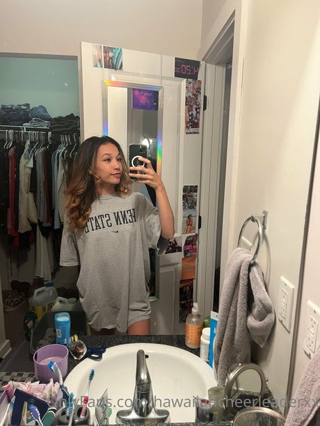 Hawaiian Cheerleader