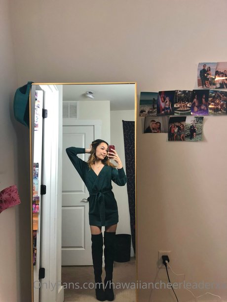 Hawaiian Cheerleader