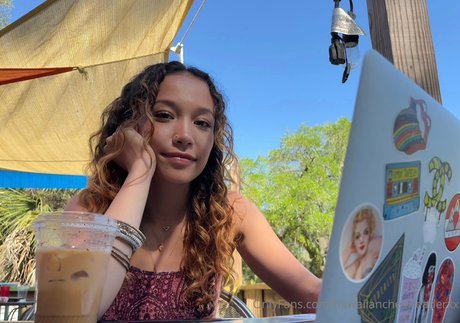 Hawaiian Cheerleader