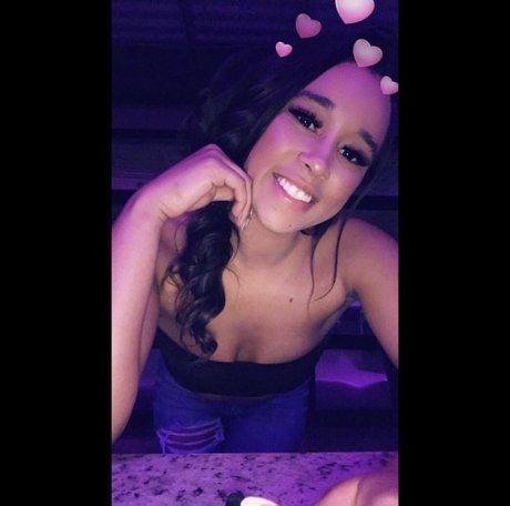 Nacktes geleaktes OnlyFans-Foto von Russia Jones