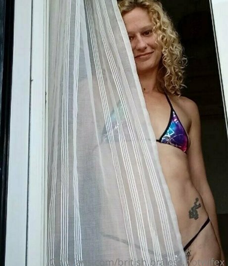 Nacktes geleaktes OnlyFans-Foto von Britishbralesshotwifex