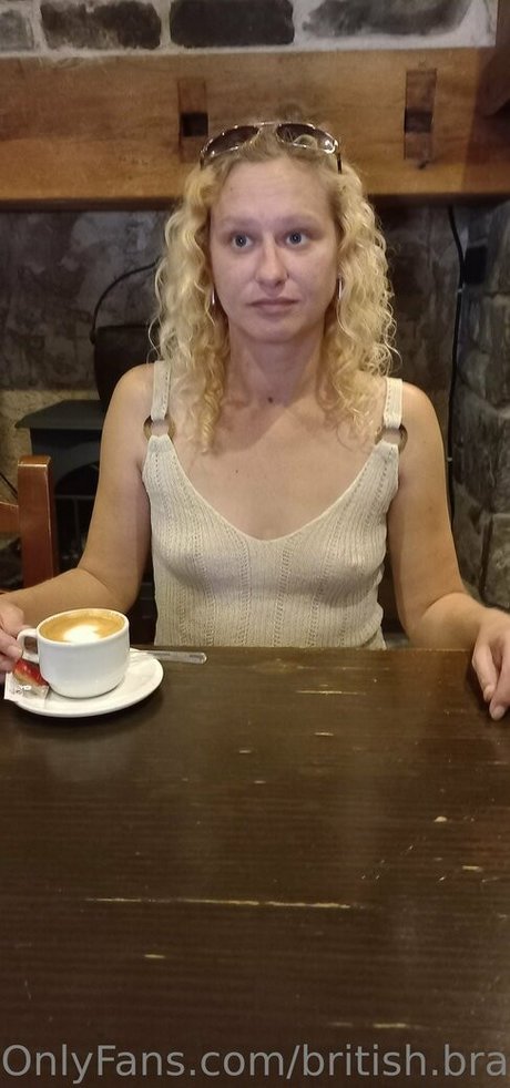 Britishbralesshotwifex