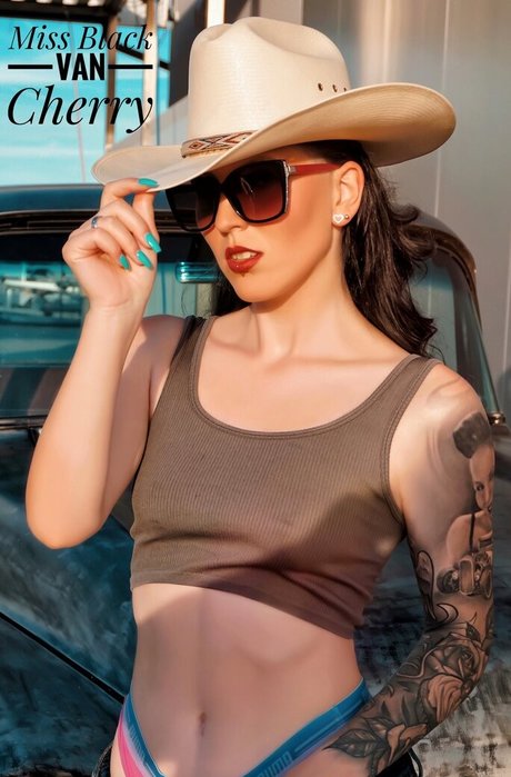 Miss Black Van Cherry