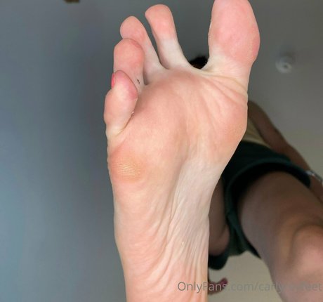 Carlyreyfeet