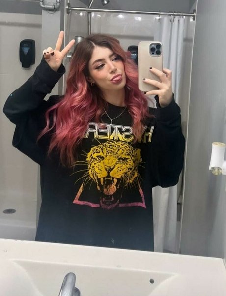 Chrissy Costanza