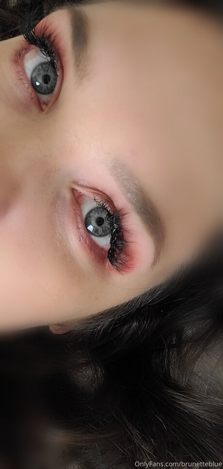 Brunetteblue