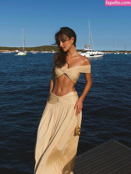 Alexandra Saint Mleux