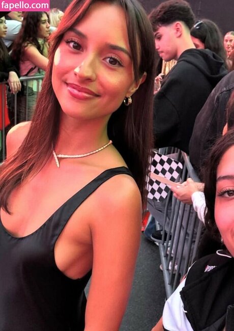 Alexandra Saint Mleux