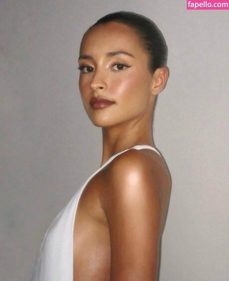 Alexandra Saint Mleux