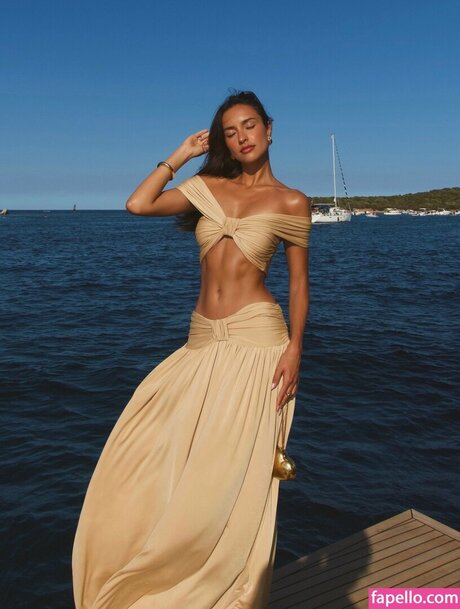 Alexandra Saint Mleux