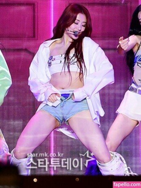 Nacktes geleaktes OnlyFans-Foto von Huh Yunjin 